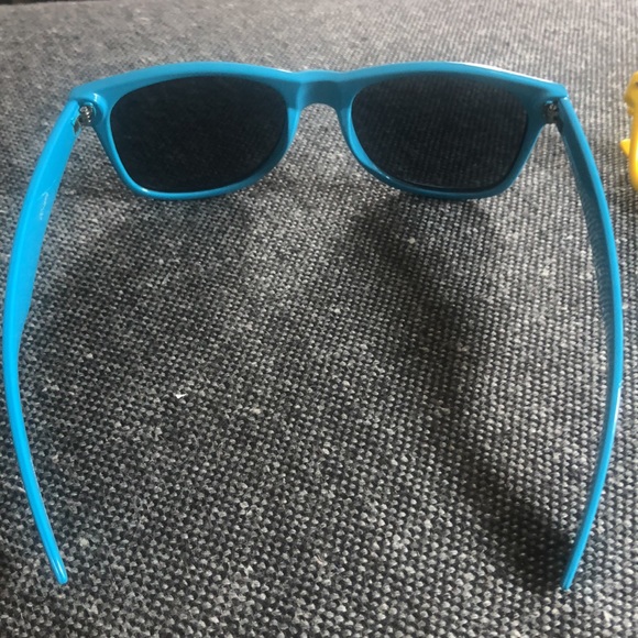 Plastic frame sunglasses. (New)Dazed and Confused - Picture 2 of 7